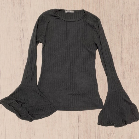 SUZY SHIER | Women's Black Soft rib knit flare Round neck Long bell sleeves - Picture 5 of 10